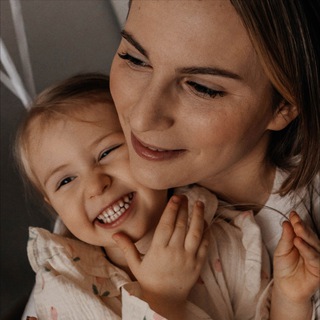 Логотип @a_piece_of_kris - Дочь пошла в ночь