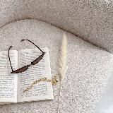 Логотип @aalyona_runes - Aлёна и руны 🌚