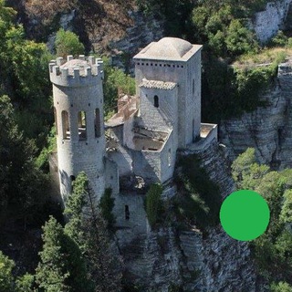 Логотип @abandoned_places_on_earth - Unusual places on Earth (необычные места на Земле)