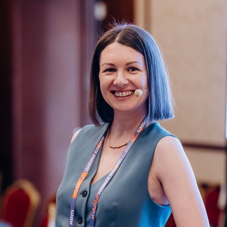 Логотип @abmitiousclub - Клуб амбициозных с Ксенией Ильянович