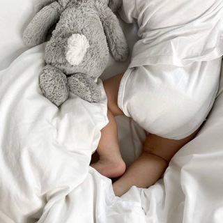 Логотип @about_motherhood - О материнстве