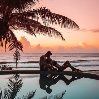 Логотип @aboutthegirls - "Между нами, девочками" 👭✨