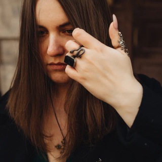 Логотип @adelevam - а Аделева так и говорила