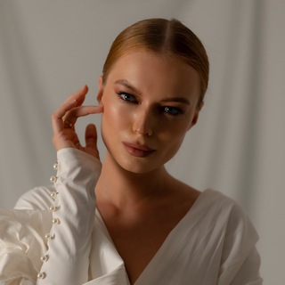 Логотип @adelinaabout - Аделина — это искусство