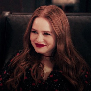 Логотип @aeshetics_room_chat - Обсуждение чеек 💕