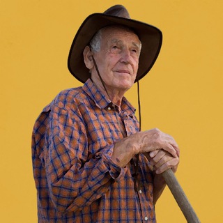 Логотип @agrariyvasyl - Аграрій Василь з АК-47