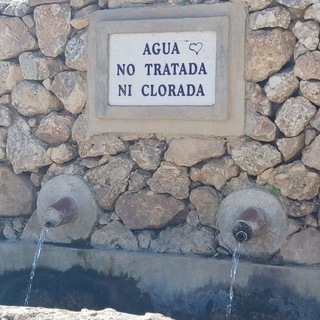 Логотип @agualibre - agüiña 💧