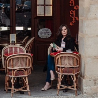 Логотип @aida_in_france - Французский резидент