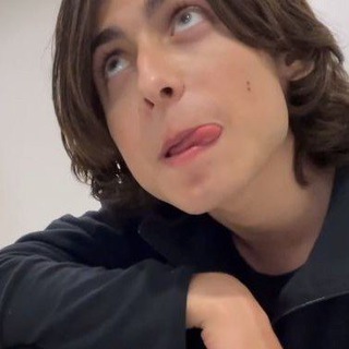 Логотип @aidmxanchat - 𝓐𝓲𝓭𝓪𝓷'𝓼 𝓫𝓮𝓮𝓼🐝