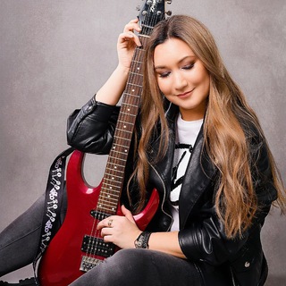 Логотип @ailie_freeman - Айли Фриман - пишу о музыкантах🎸