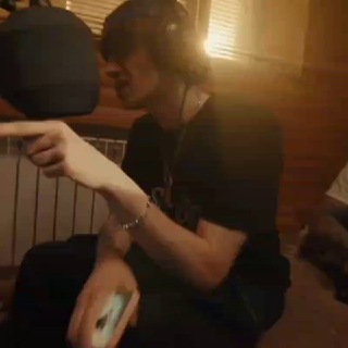 Логотип @aimashuper - Нейромэшапер 💎