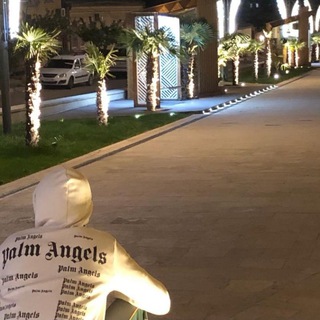 Логотип @akogdanelaxma - мрачный.