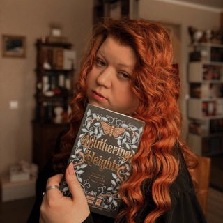 Логотип @al_mo_bookss - одна из сестёр бронте ♥