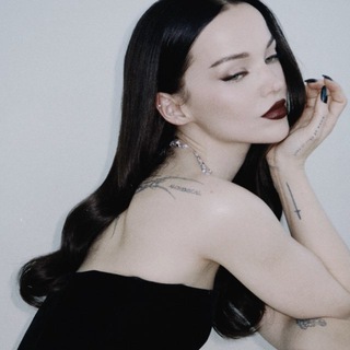 Логотип @alchemicalchloe - alchemical dove cameron ✶ 56 days