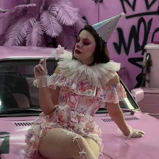 Логотип @alemagic - человек волшебница