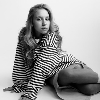 Логотип @alesha_novitskaya - Алёша Новицкая