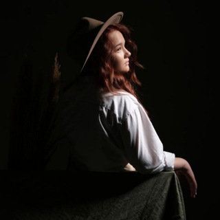 Логотип @alexis26mim - Dinner at Miss Cooper's🌒