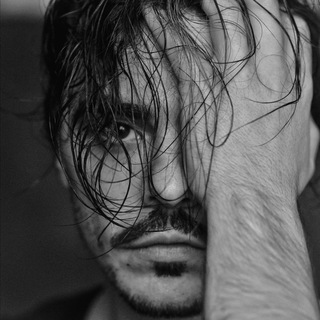 Логотип @alexsericov - Бюджетный Джонни Депп