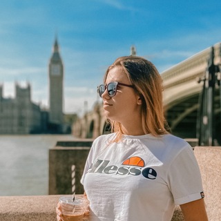 Логотип @alexspeaksenglish - AlexSpeaks 🗣️English and Stories