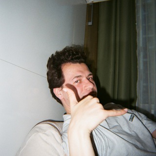 Логотип @alextyping - Aleksei Kochnev 🇦🇪 🇷🇺