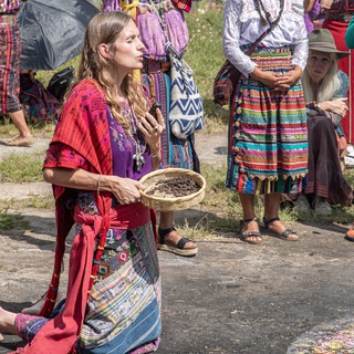 Логотип @aliciakusumitra - Alicia Kusumitra - Das alte Wissen kehrt zurück
