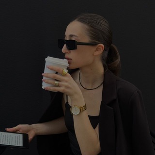 Логотип @aliinnuuu - aliinnuu