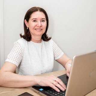 Логотип @alinakudrv - Алина Бьюти Наставник