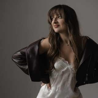 Логотип @alinamybooks - Гончарова Алина 📸