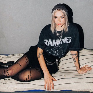 Логотип @alinaolesheva - Alina (Алина Óлешева)