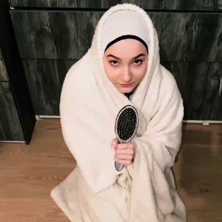 Логотип @alinka_v_ahue - Hikkastories