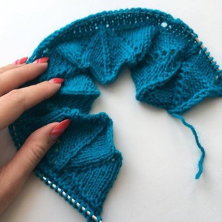 Логотип @alipnitskaya_knit_chat - Вяжем с Аленой Липницкой