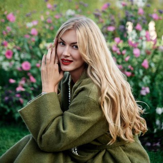 Логотип @alisa_prostakova - Lisinwonderland