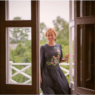 Логотип @alisabiriukova - Алиса Бирюкова