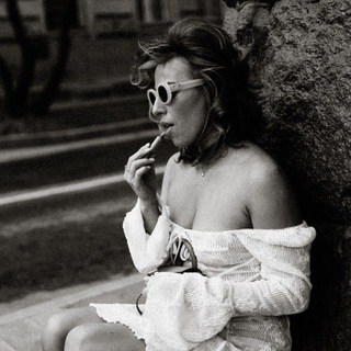 Логотип @alisainusa - Алиса в Стране Чудес