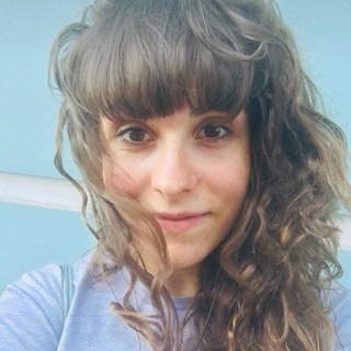 Логотип @alisatells - Алиса в стране кино