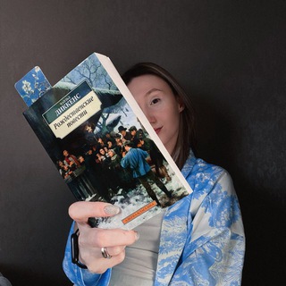 Логотип @alromanoovna - книжный развал 🩶