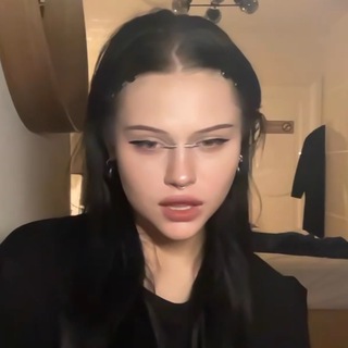 Логотип @amadeadboi - позитивная трясина
