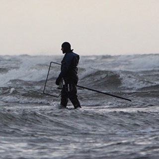 Логотип @amber_bernstein - Клуб любителей ловли янтаря!г.Калининград