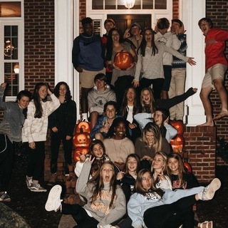 Логотип @amiguitos2020 - 😎 F͎ R͎ I͎ E͎ N͎ D͎ S͎ 👻