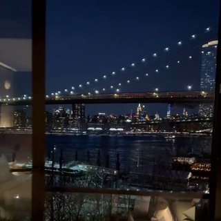 Логотип @amojitochat - Spring Night City 🌿