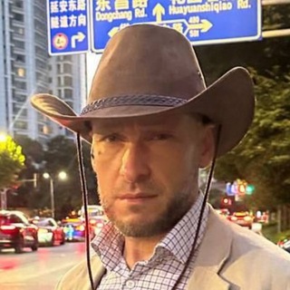 Логотип @amolotnikov2020 - Анонимный Молотников 🎓