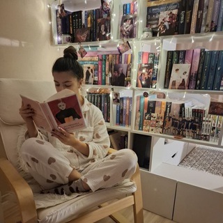 Логотип @anastass_books - Ведьма с книжной зависимостью♡︎