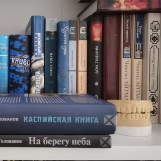 Логотип @andreyreads - Андрей читает, слушает и смотрит