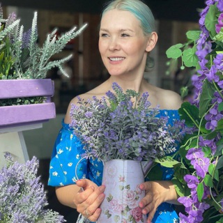 Логотип @anechka_ahmatova - Анечка Ахматова