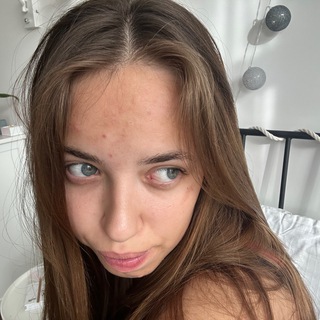 Логотип @anichka_yak - призведу.