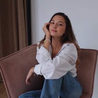 Логотип @anisakhamidullina - Аниса про языки