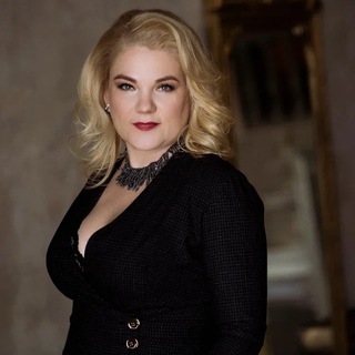 Логотип @annatitova_piter - Анна Титова | Книжное дело в деталях