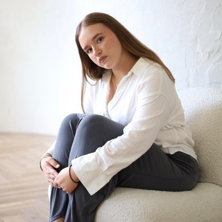 Логотип @annazhdanovich - Anna.zh