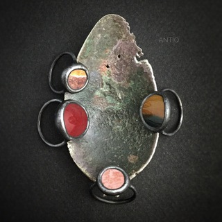 Логотип @antiq_jewelry - ANTIQ • Носимый антиквариат