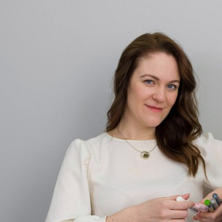 Логотип @antoninatitkova - Антонина Титкова. Маникюр как искусство